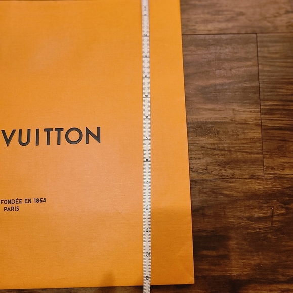 Louis Vuitton Tote - Picture 7 of 7